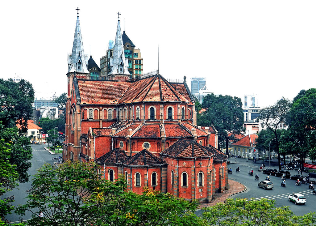 1 ROUND HO CHI MINH CITY PANORAMIC BUS TOUR - Image 2