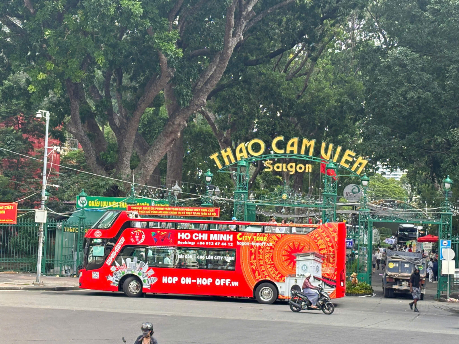 1 ROUND HO CHI MINH CITY PANORAMIC BUS TOUR - Image 16