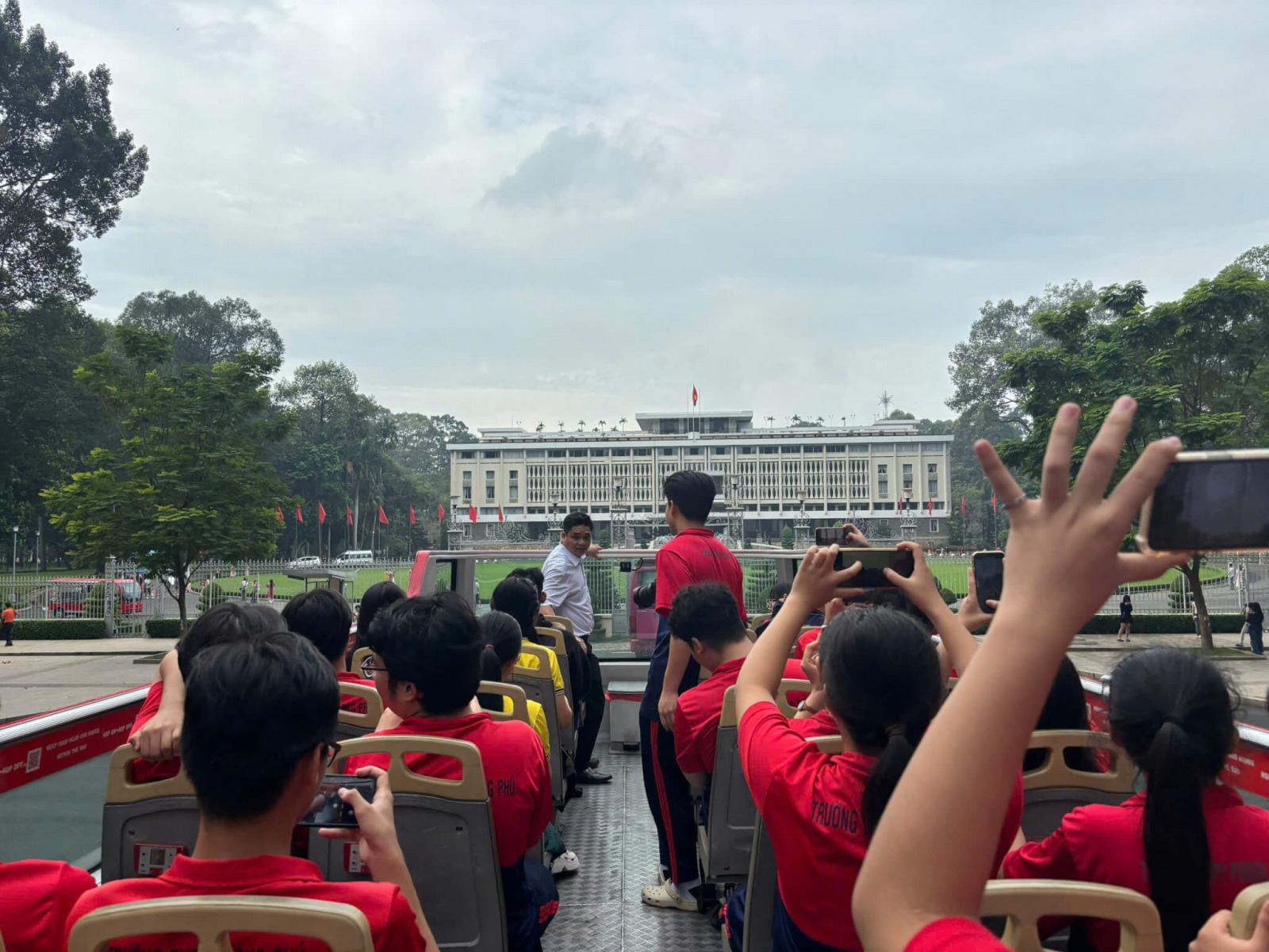 1 ROUND HO CHI MINH CITY PANORAMIC BUS TOUR - Image 6