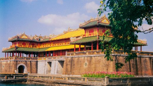 IMPERIAL HUE AND SCENIC HAI VAN PASS PRIVATE TOUR - 1 DAY