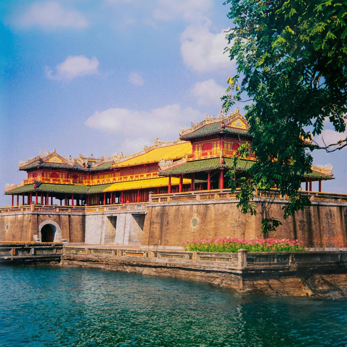 IMPERIAL HUE AND SCENIC HAI VAN PASS PRIVATE TOUR - 1 DAY