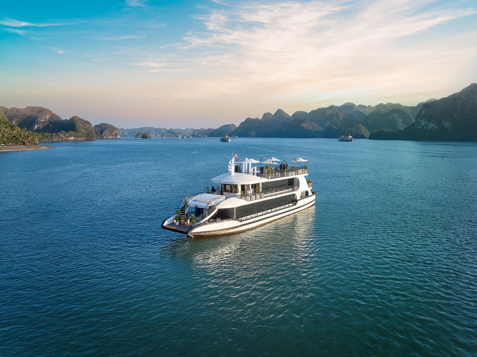 COZY BAY CRUISE 5*- HALONG BAY - 1 DAY - JOIN GROUP TOUR - Image 5