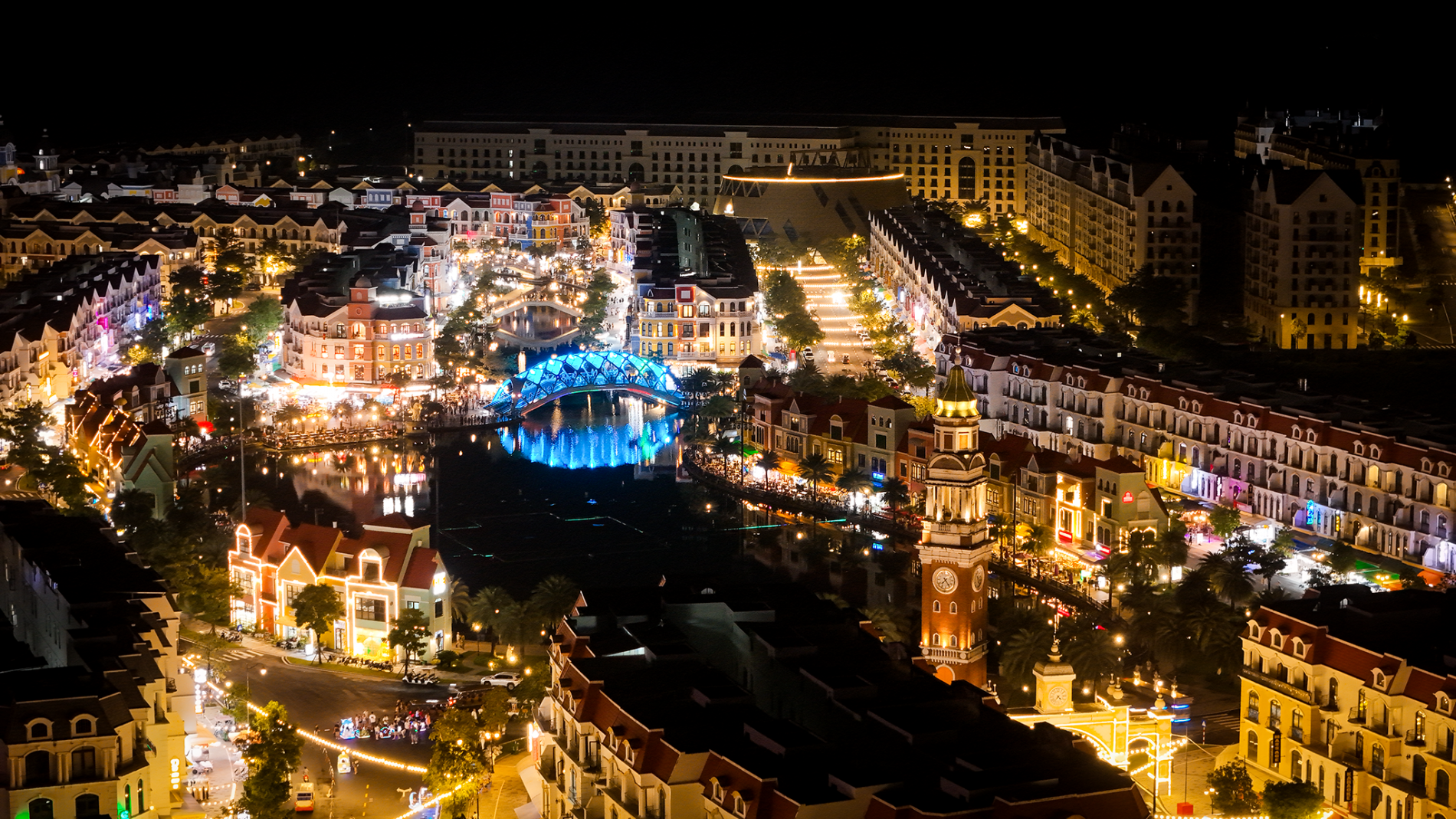 Discover VinWonders & Grand World - 1 day - join group tour - Image 10