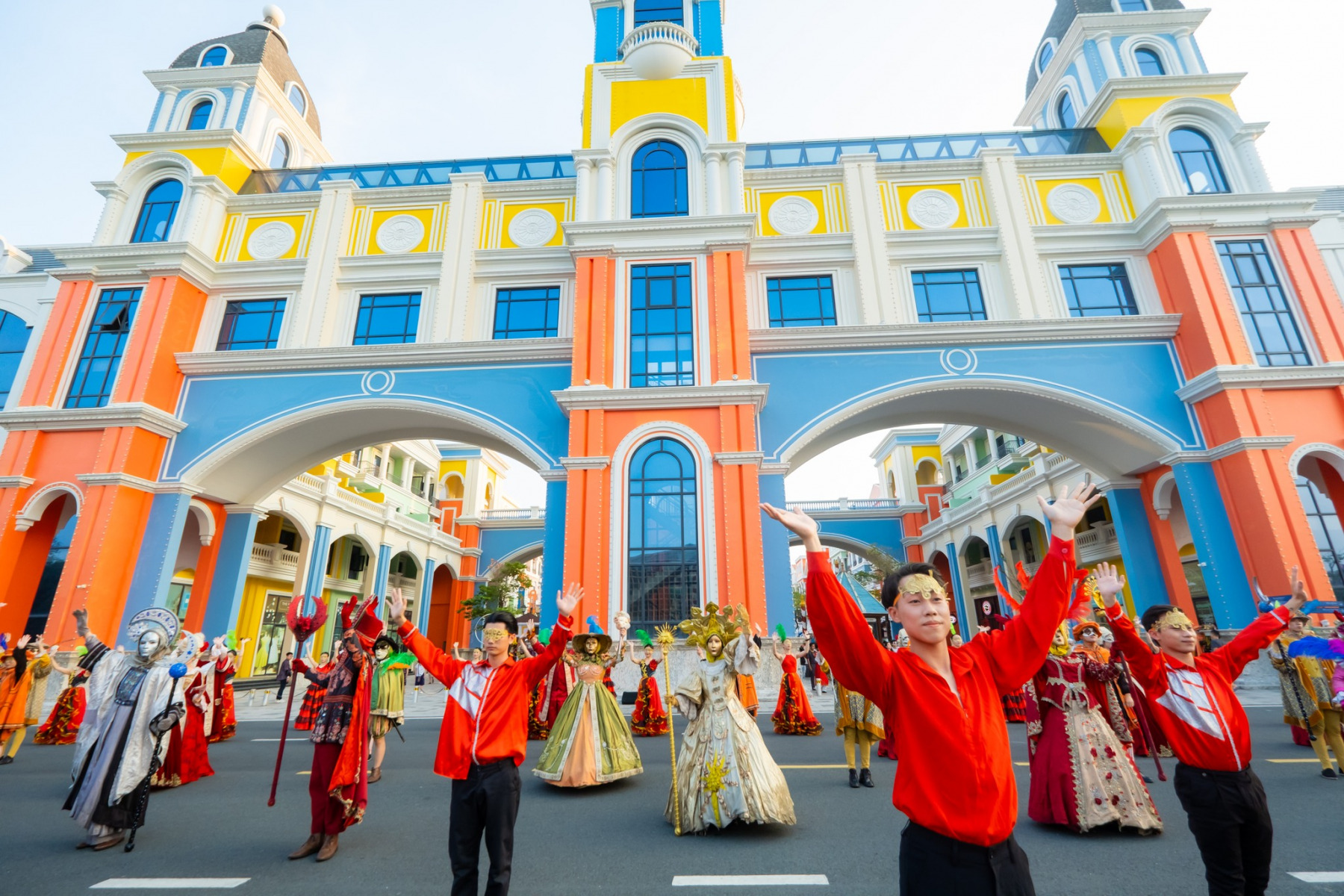 Discover VinWonders & Grand World - 1 day - join group tour - Image 6