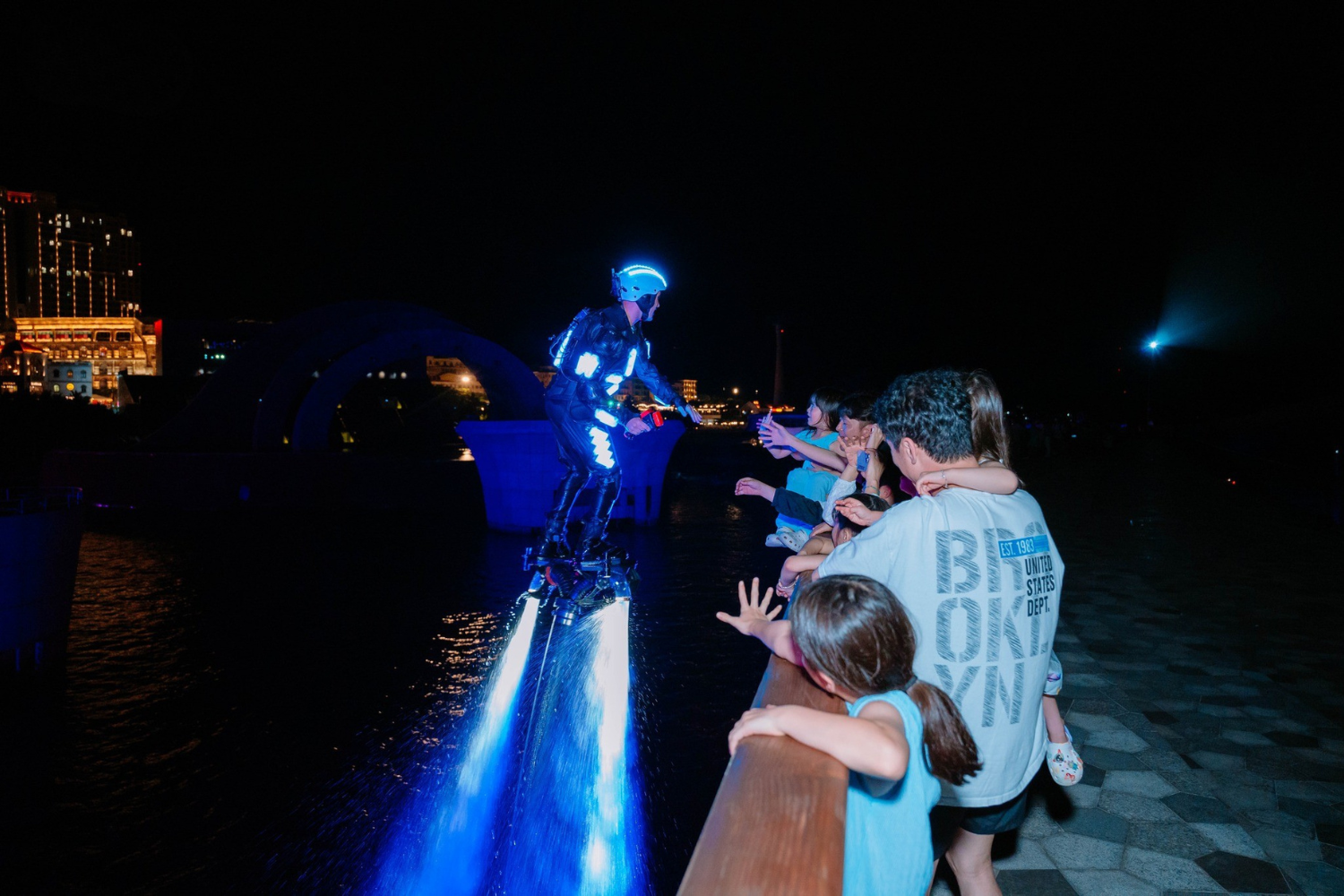 Phu Quoc Evening Wonders: Beach, Show, BBQ & Fireworks - 8 hours - join group tour - Image 10