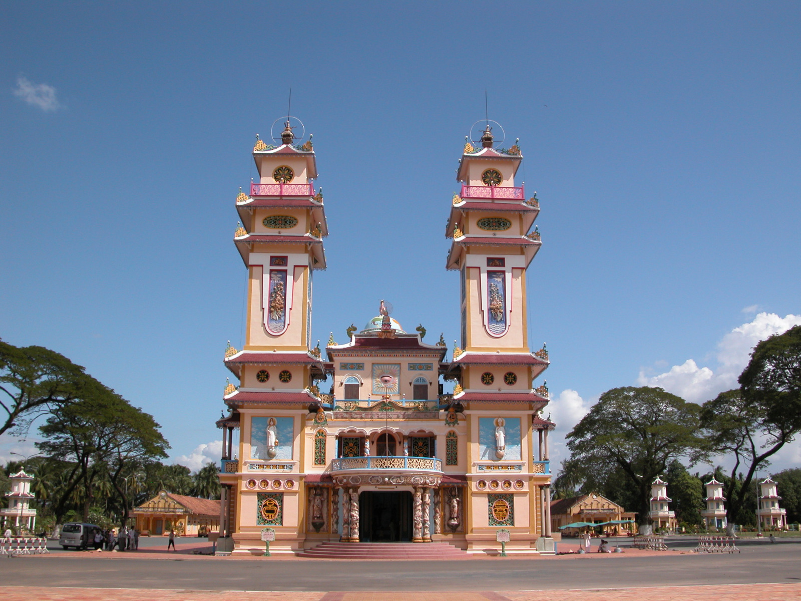 Cao Dai Temple - Cu Chi Tunnels